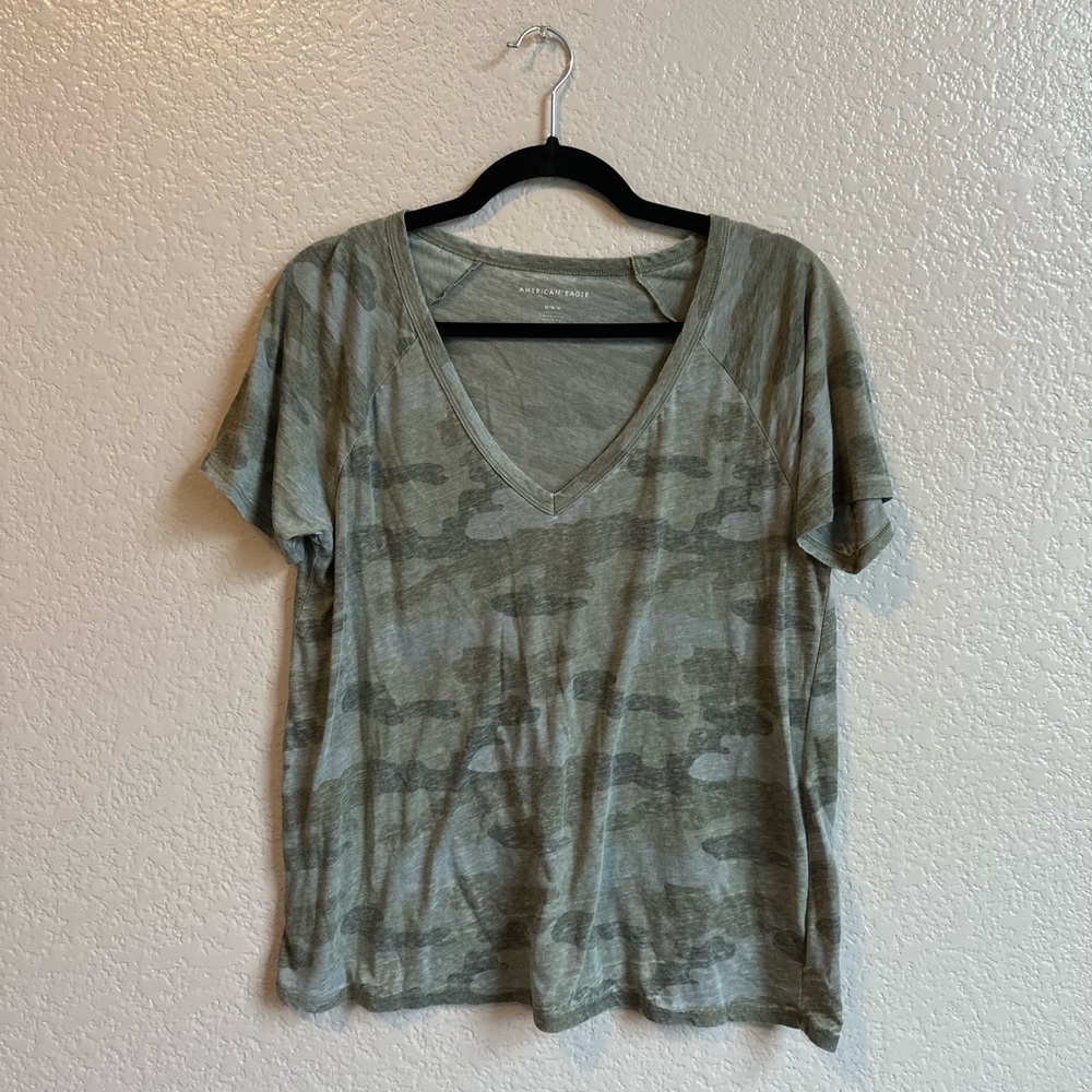 American Eagle V-neck shirt